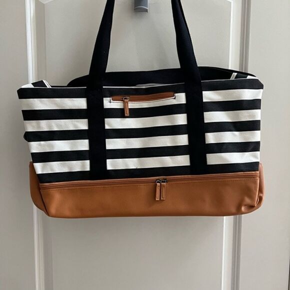 Black and white striped medium duffel bag, NWOT , New - Picture 1 of 3